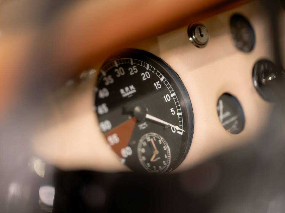 Image 24/50 of Jaguar XK 120 OTS (1952)