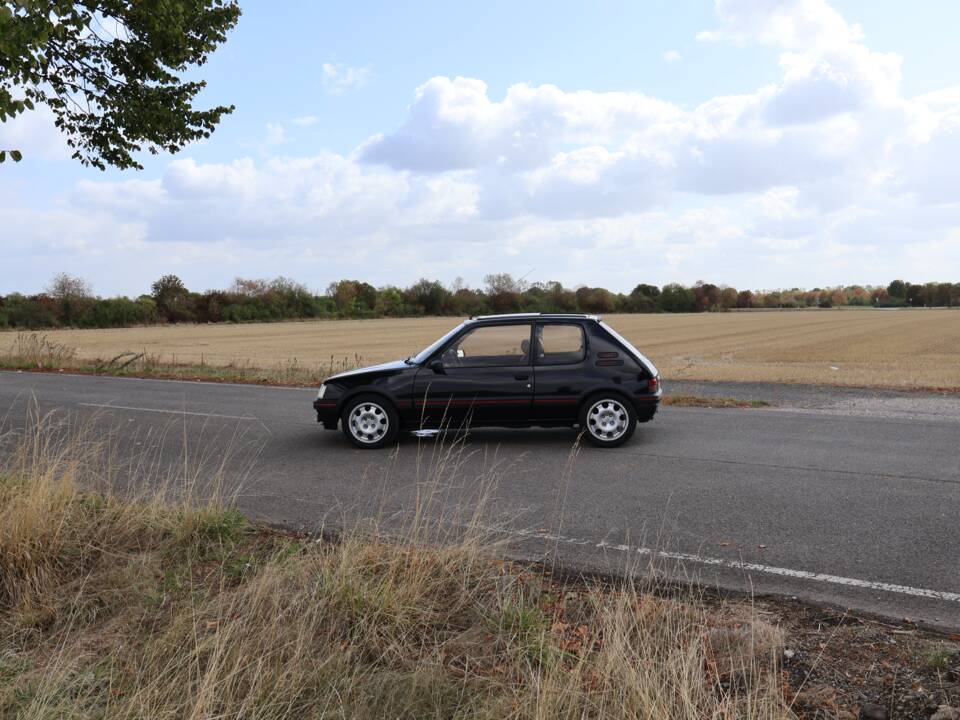 Obraz 41/56 pojazdu Peugeot 205 GTi 1.9 (1991)