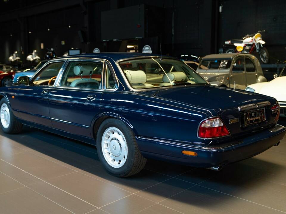 Bild 4/50 von Daimler Super V8 (1997)