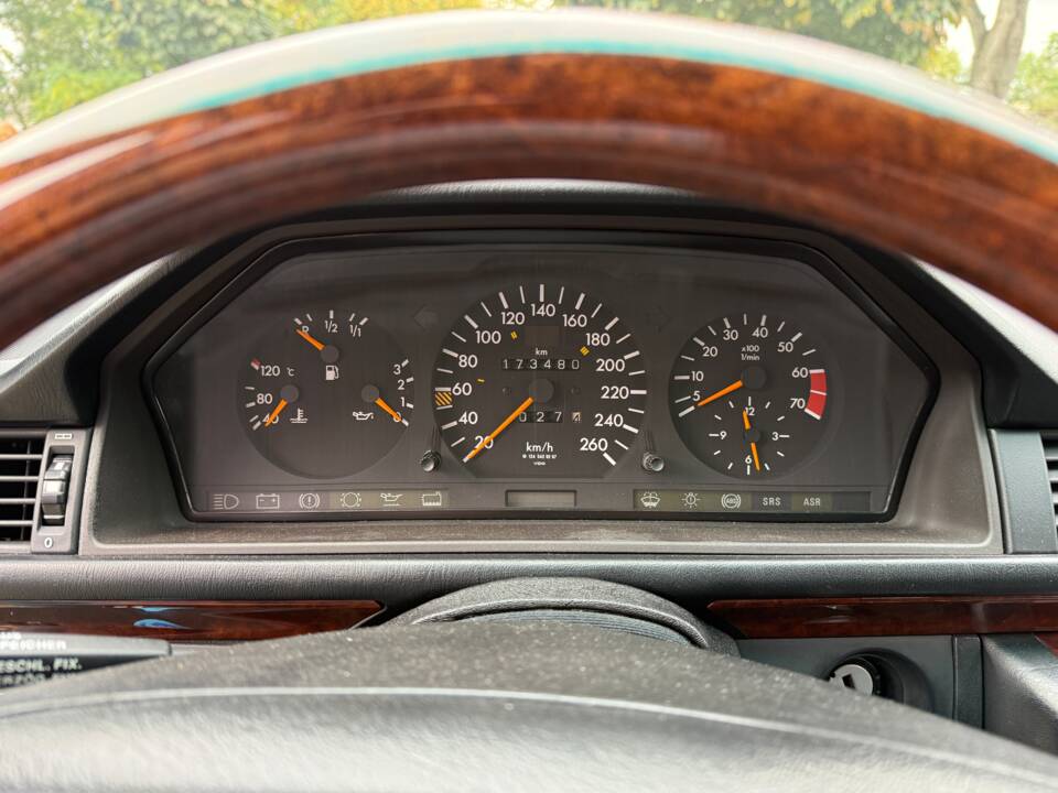 Bild 12/27 von Mercedes-Benz 500 E (1992)
