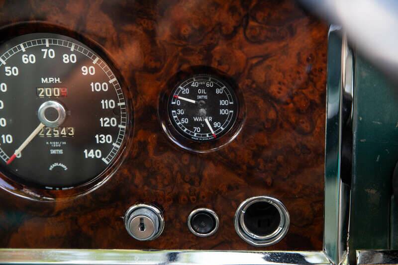 Image 41/50 of Jaguar XK 150 DHC (1954)