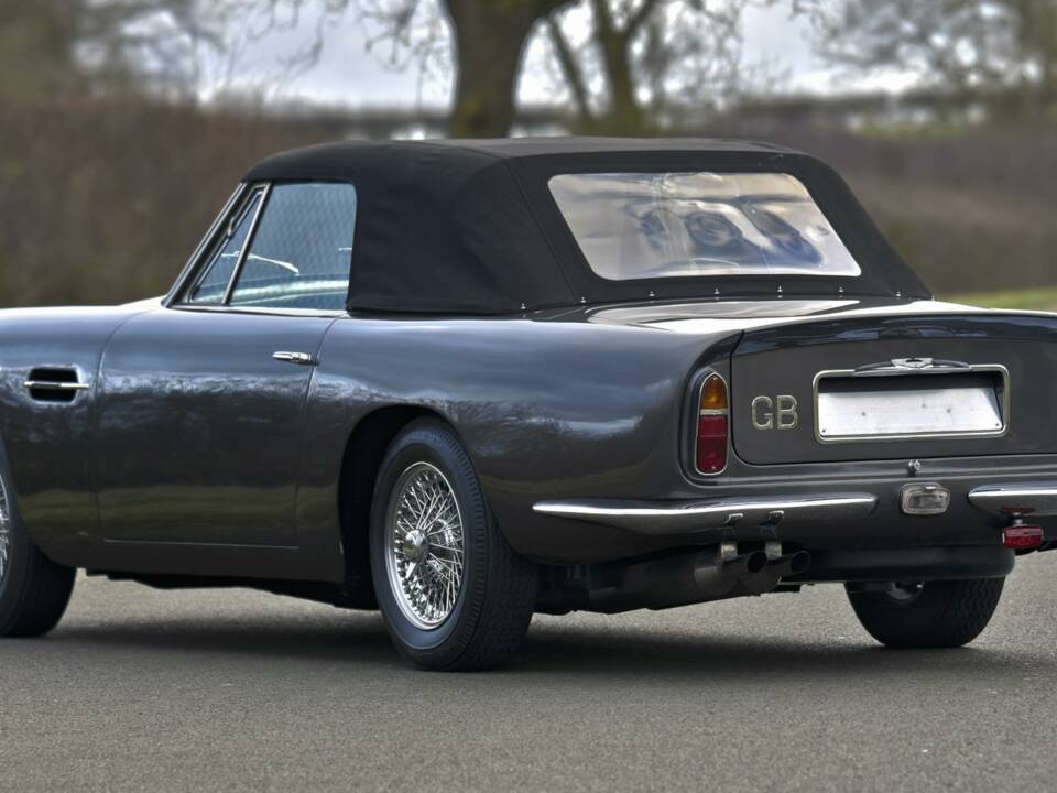 Bild 20/50 von Aston Martin DB 6 Vantage Volante (1969)