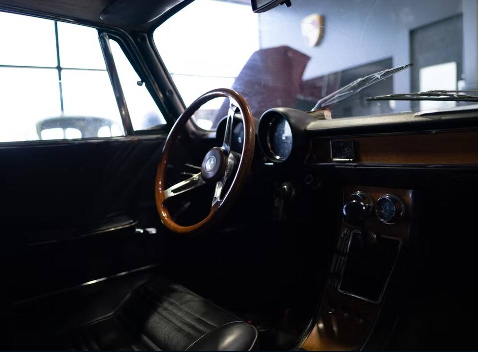 Image 15/27 of Alfa Romeo 1750 GT Veloce (1970)