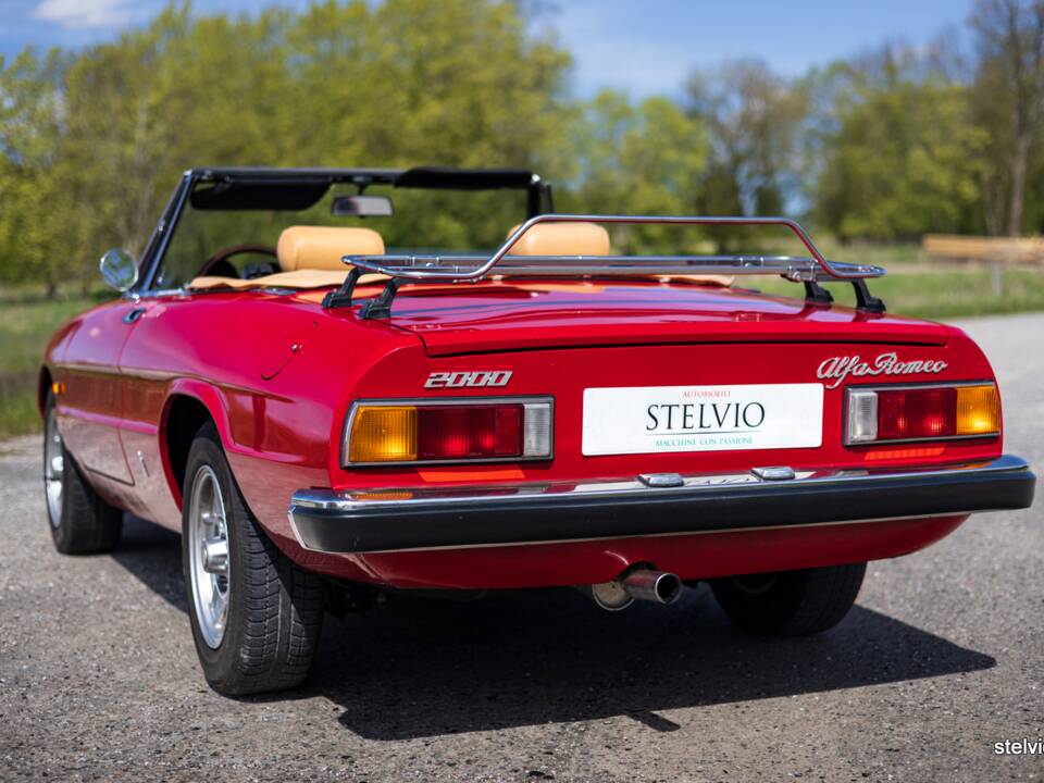Afbeelding 10/42 van Alfa Romeo 2000 Spider Veloce (1980)