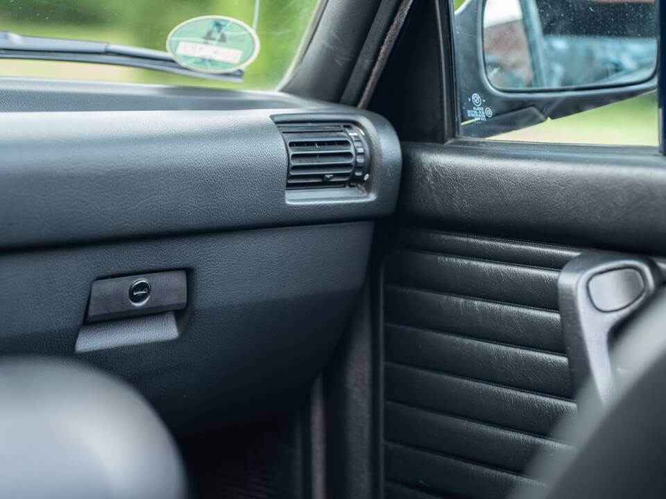 Image 37/99 of BMW 320i (1989)