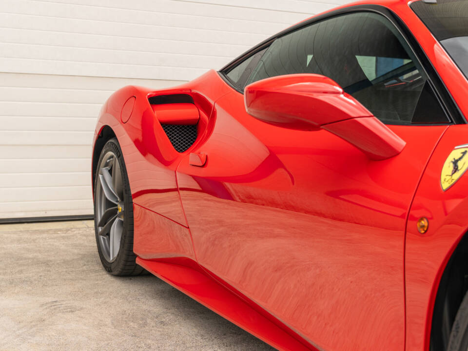 Immagine 14/85 di Ferrari 488 GTB (2015)