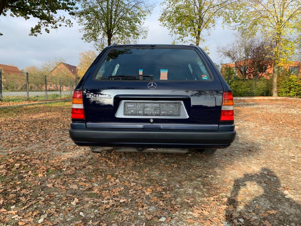 Image 20/149 of Mercedes-Benz 320 TE (1993)