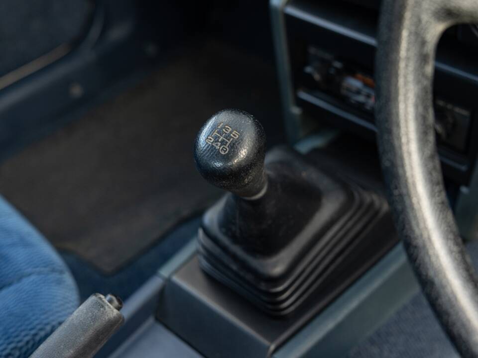 Bild 25/37 von Toyota Corolla GT (1986)