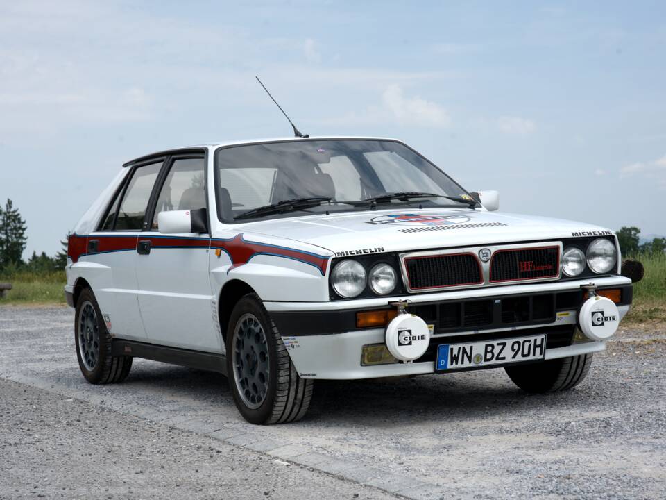 Image 1/47 of Lancia Delta HF Integrale (1988)