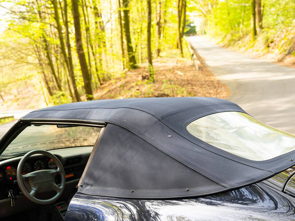 Immagine 40/47 di Porsche 911 Carrera (1994)