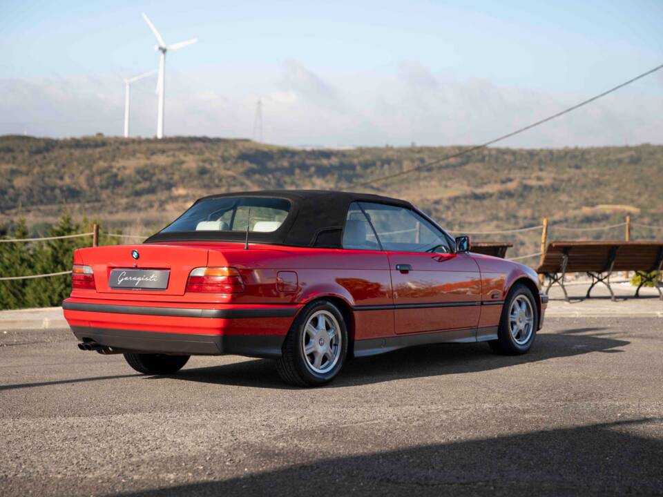 Bild 41/92 von BMW 325i (1994)