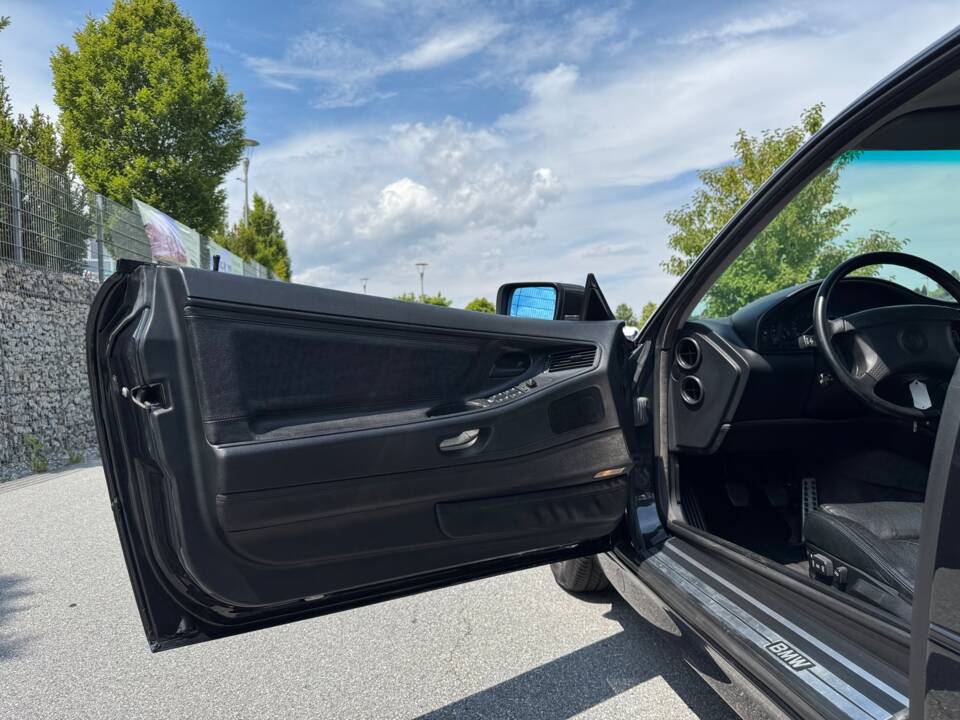 Image 13/37 of BMW 850i (1991)