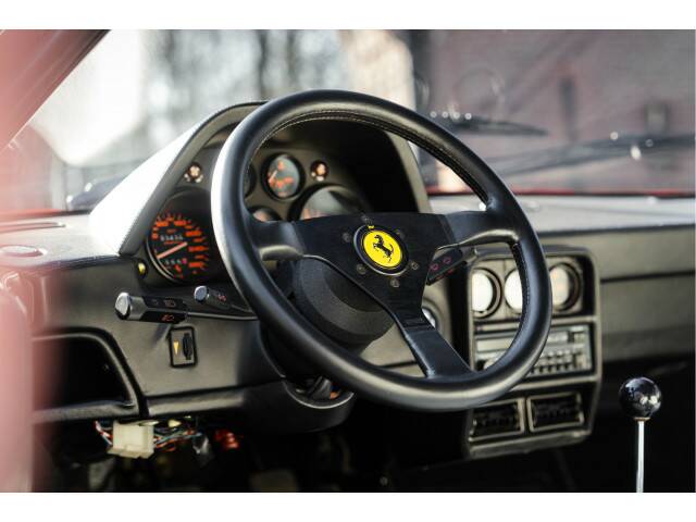 Image 18/39 of Ferrari 208 GTB Turbo (1987)