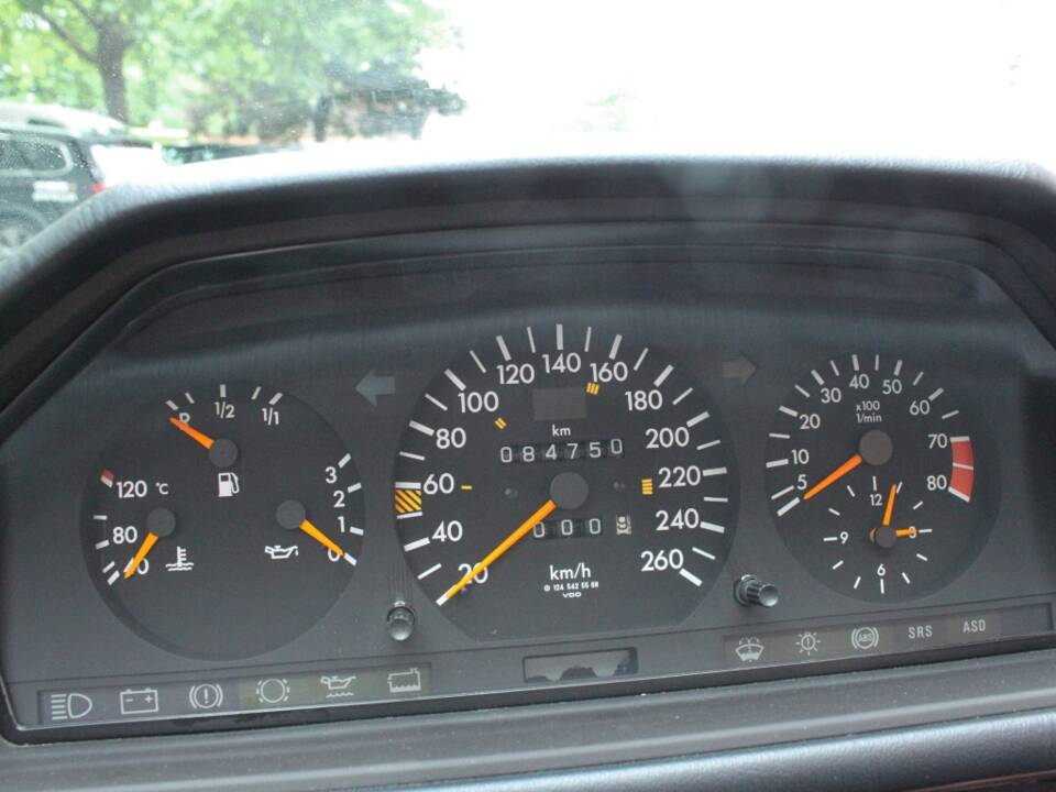 Immagine 11/19 di Mercedes-Benz 300 CE-24 (1992)