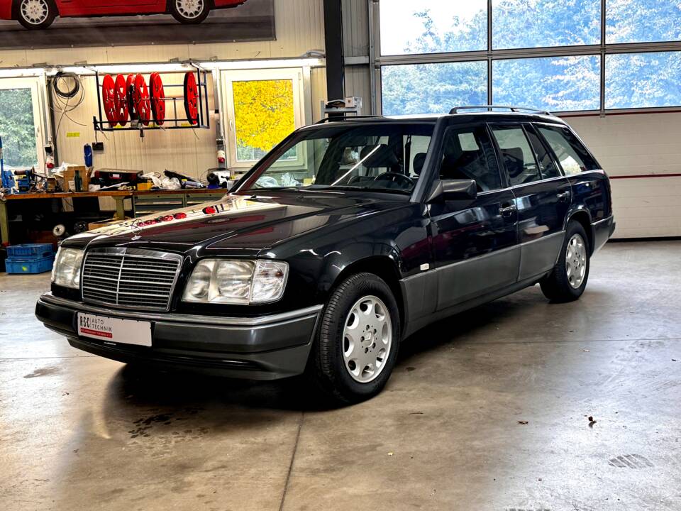 Bild 2/54 von Mercedes-Benz 300 TD Turbo (1993)