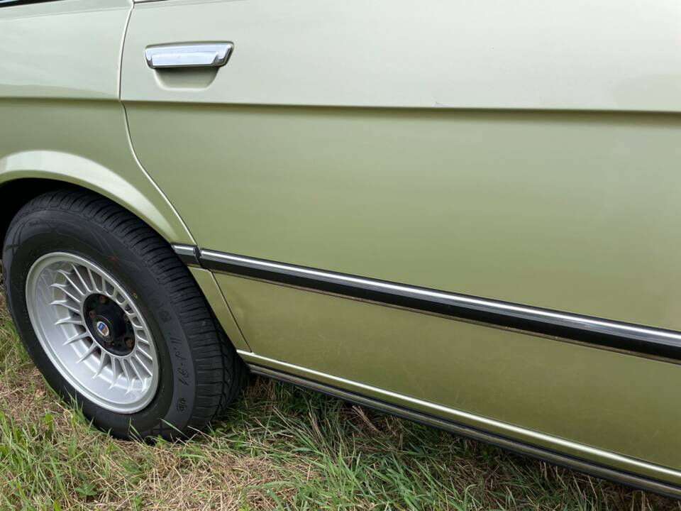 Image 24/100 de BMW 528i (1980)