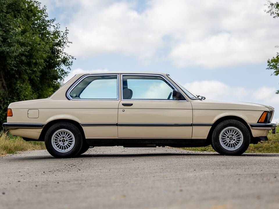 Image 2/48 of BMW 320/6 (1980)