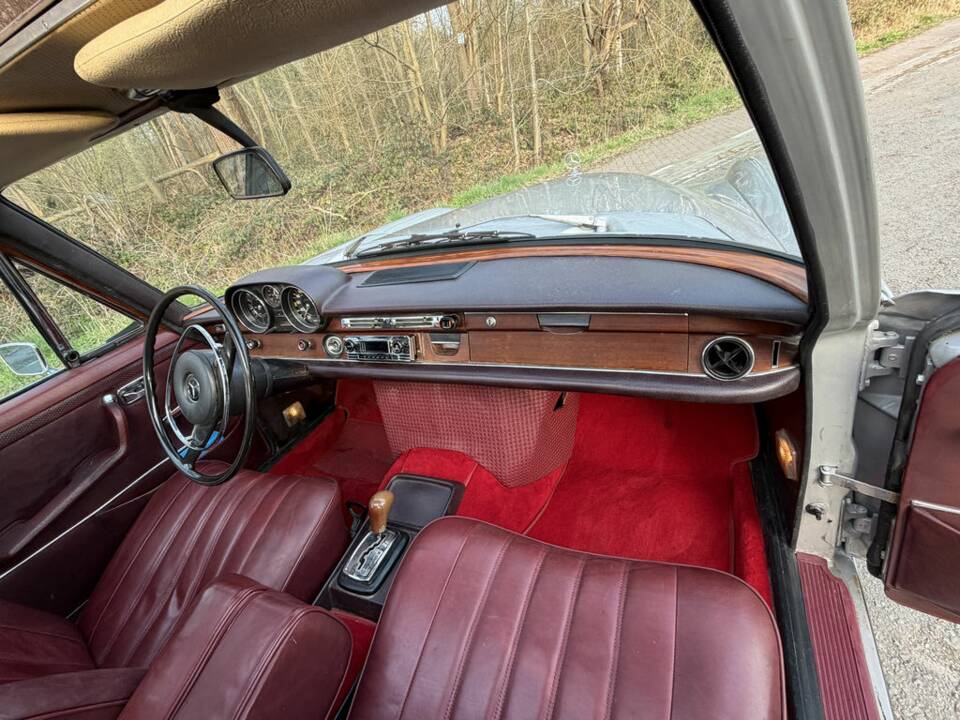 Image 2/8 de Mercedes-Benz 280 SE (1971)