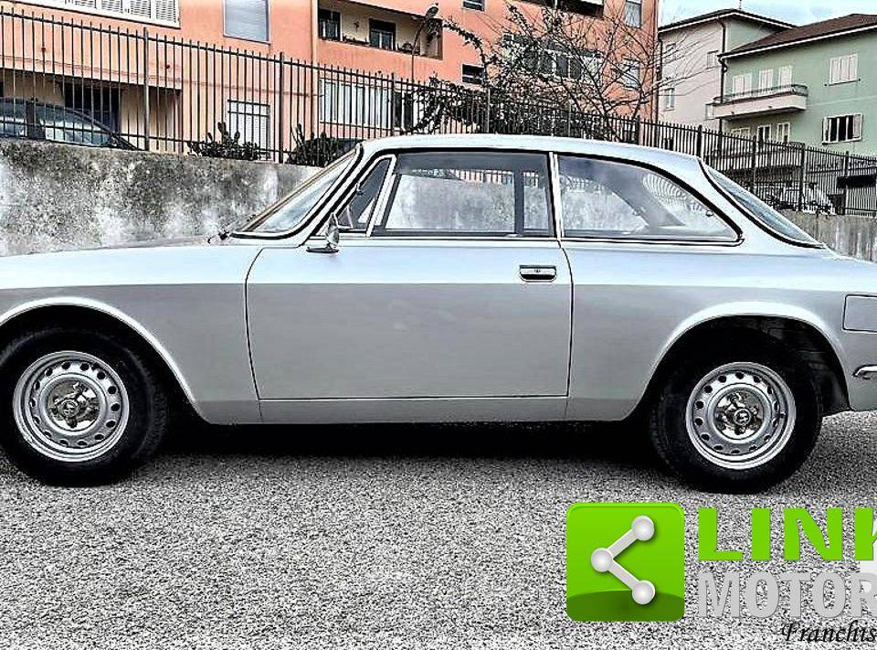 Image 7/10 of Alfa Romeo Giulia GT 1300 Junior (1971)
