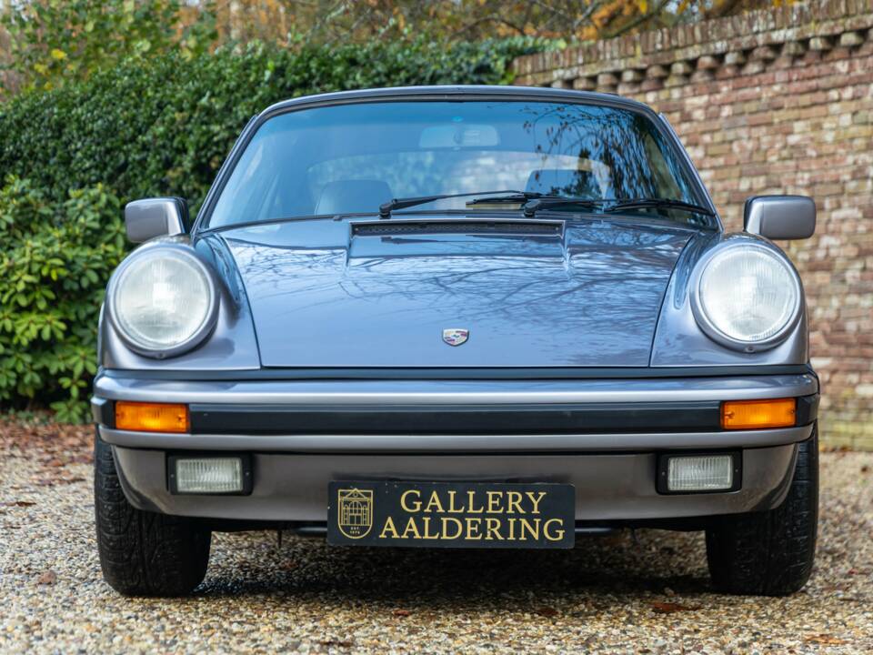 Immagine 5/50 di Porsche 911 Carrera 3.2 "25 years 911" (1988)