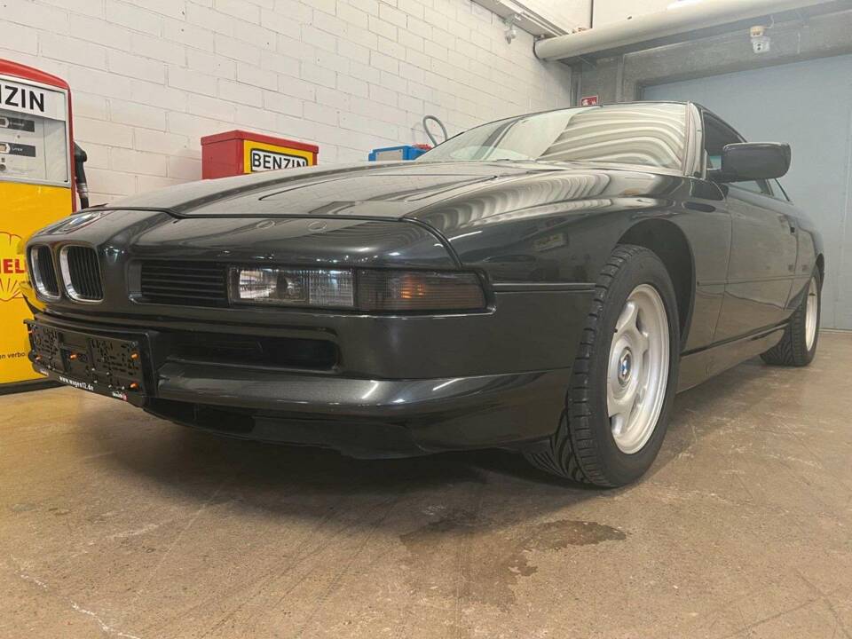 Image 2/18 de BMW 850i (1990)