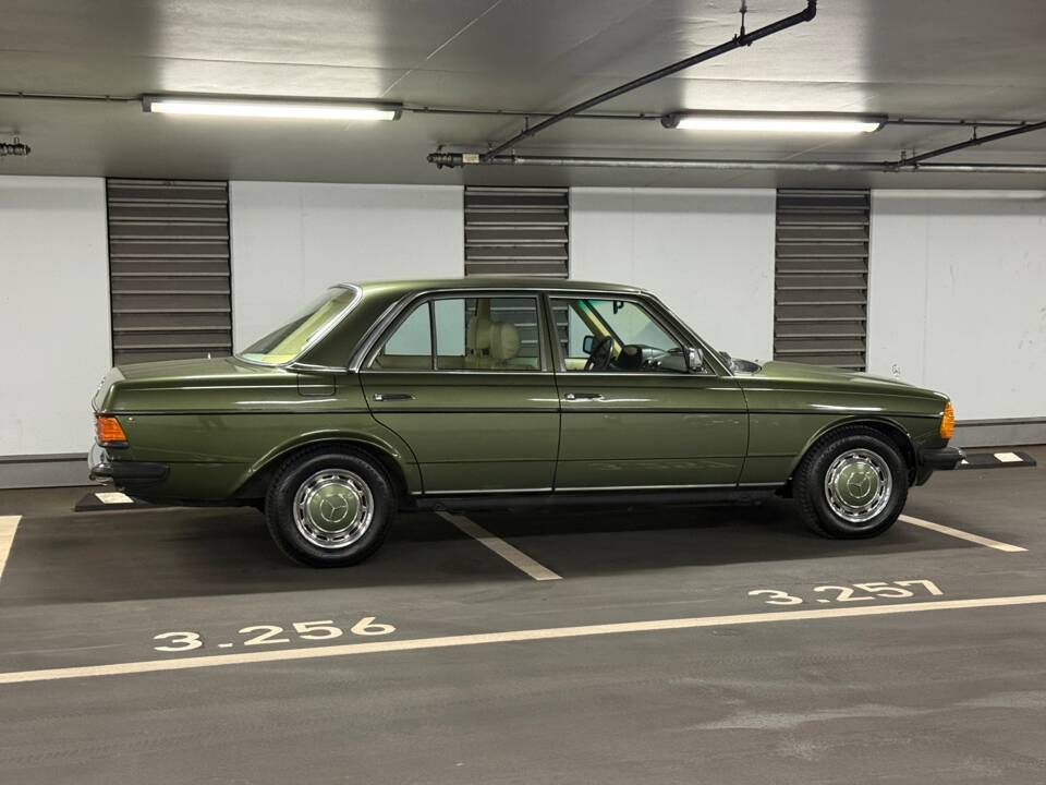 Imagen 1/13 de Mercedes-Benz 230 E (1983)