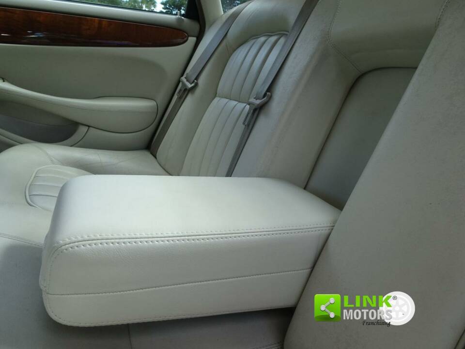 Imagen 11/24 de Jaguar XJ 8 Executive (1999)