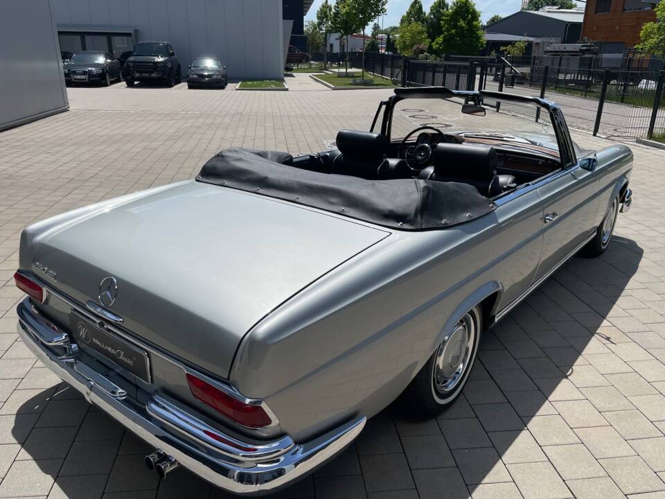 Image 40/47 of Mercedes-Benz 250 SE (1966)