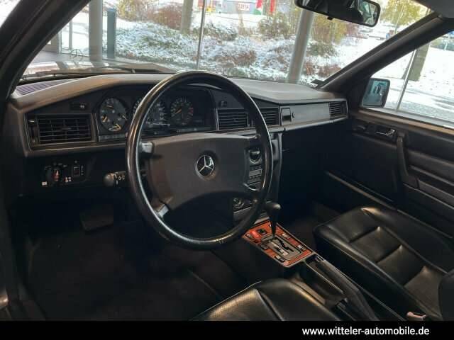 Afbeelding 9/28 van Mercedes-Benz 190 E 2.5-16 (1990)