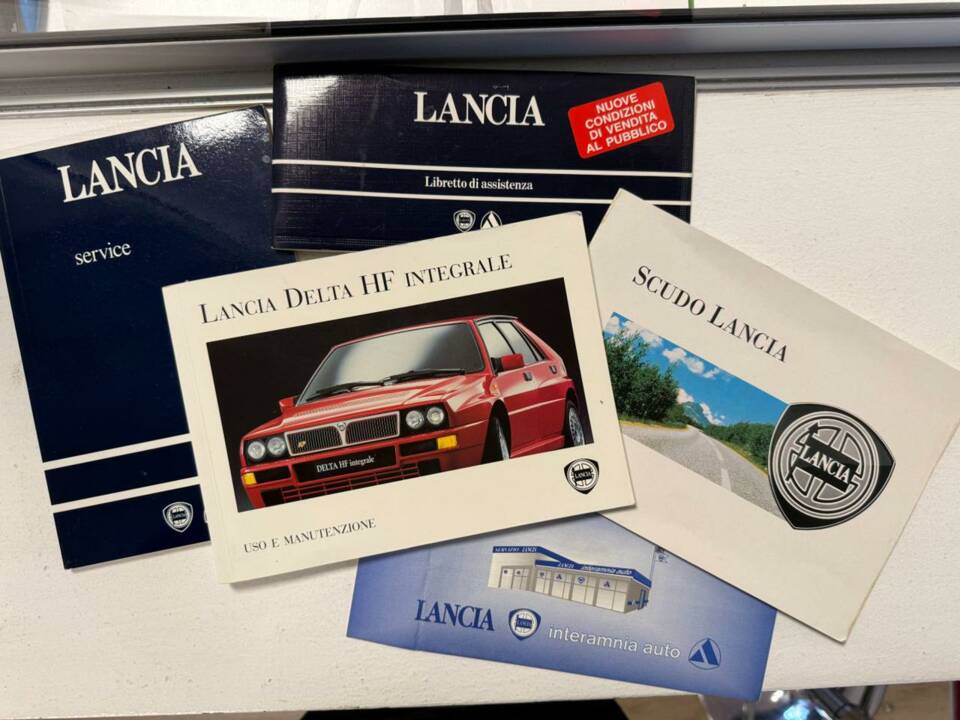 Image 43/50 of Lancia Delta HF Integrale 16V (1994)