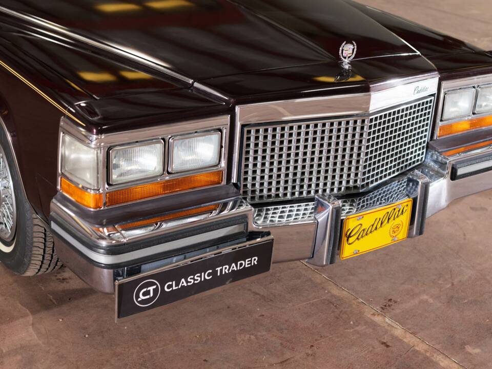 Image 23/58 of Cadillac Brougham Elegance (1988)