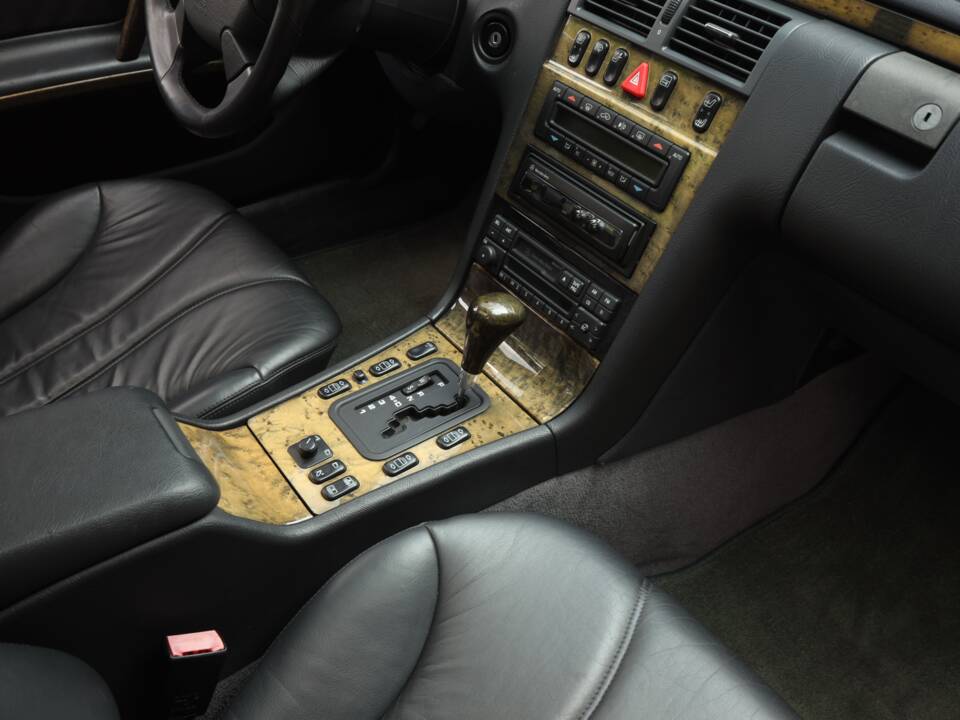 Image 23/98 de Mercedes-Benz E 50 AMG (1996)