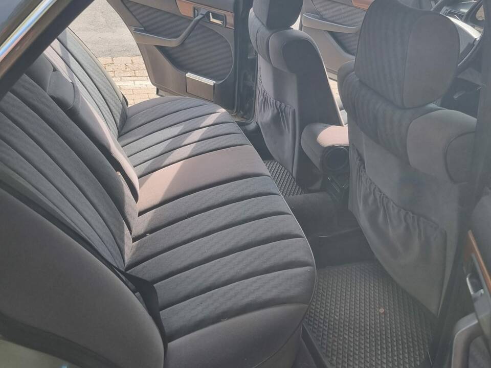 Image 7/12 of Mercedes-Benz 420 SE (1989)