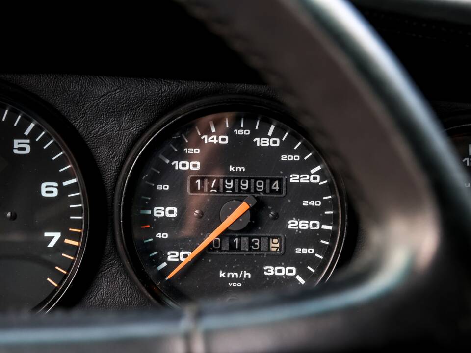 Bild 35/41 von Porsche 911 Carrera 2 (1990)