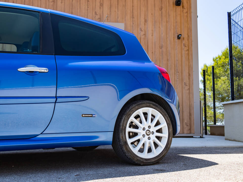 Image 4/40 of Renault Clio Gordini R.S. (2012)