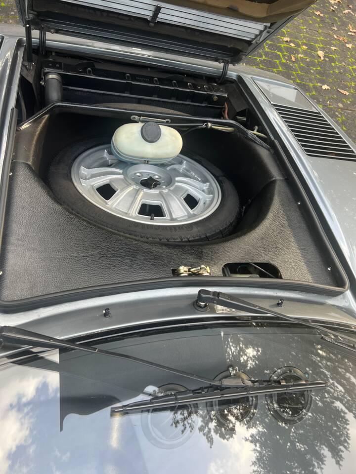 Image 13/114 de Ferrari 308 GTS Quattrovalvole (1985)