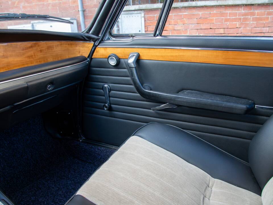 Image 35/56 of BMW 2800 CS (1969)