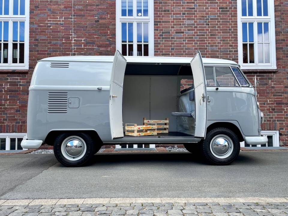 Image 4/20 of Volkswagen T1 panel van (1964)