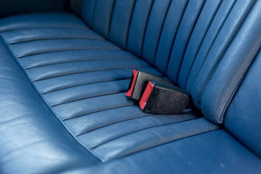 Image 98/100 of Mercedes-Benz 500 SEL (1983)