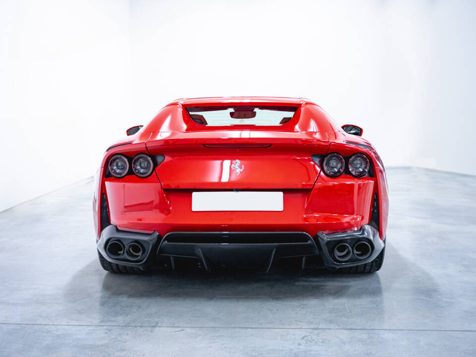 Image 40/46 of Ferrari 812 Competizione A (2022)