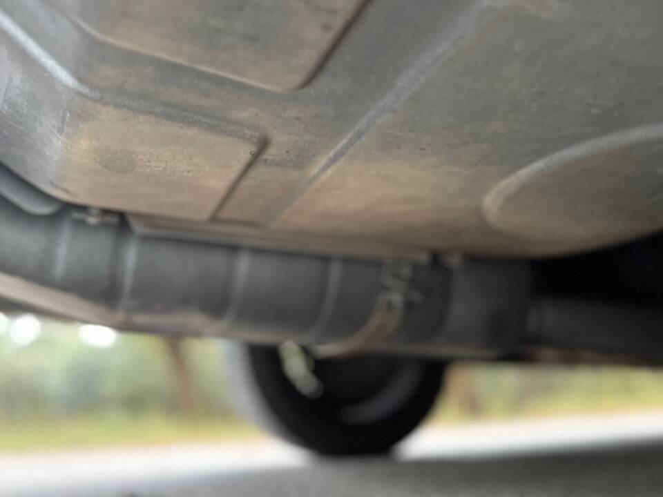 Bild 40/47 von BMW 528i (1986)