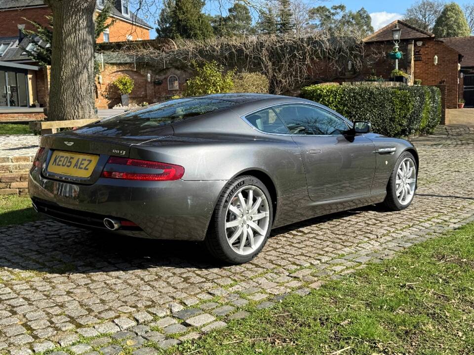 Image 15/33 of Aston Martin DB 9 (2005)