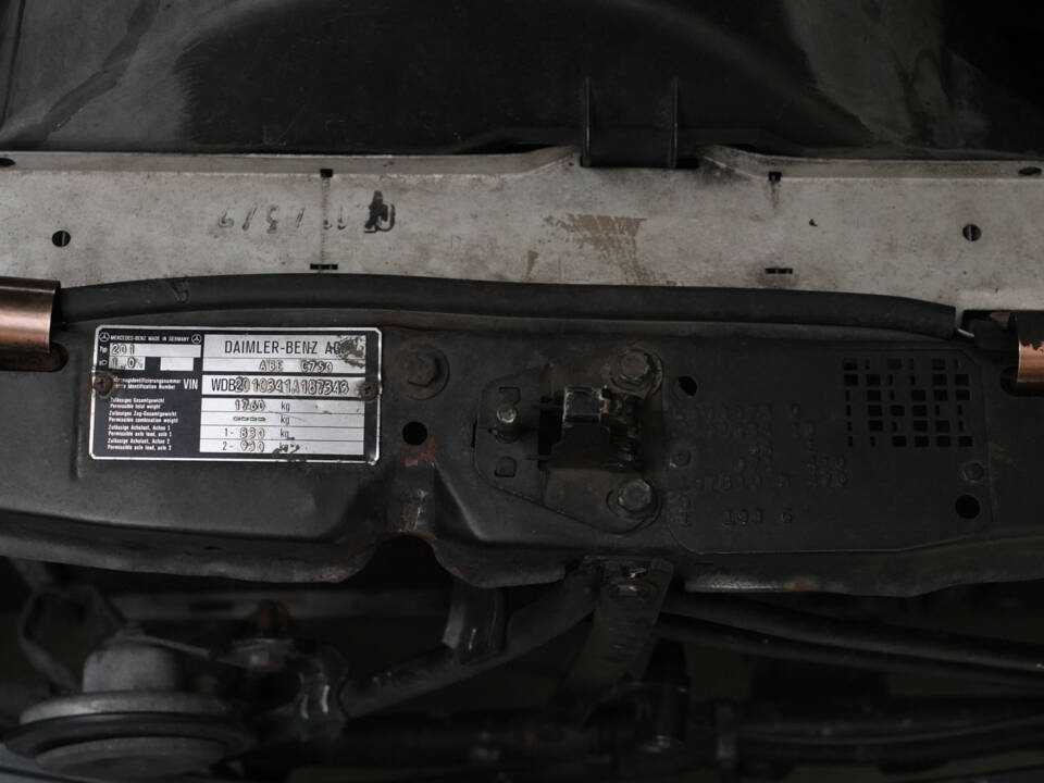 Image 77/83 of Mercedes-Benz 190 E 2.3-16 (1984)