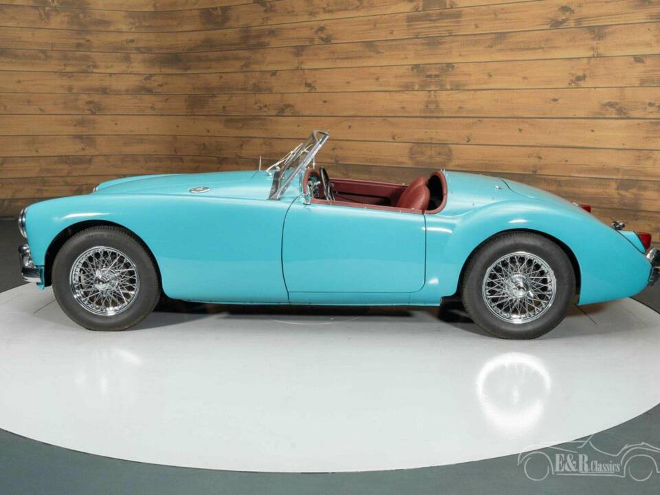 Image 14/19 of MG MGA 1500 (1958)