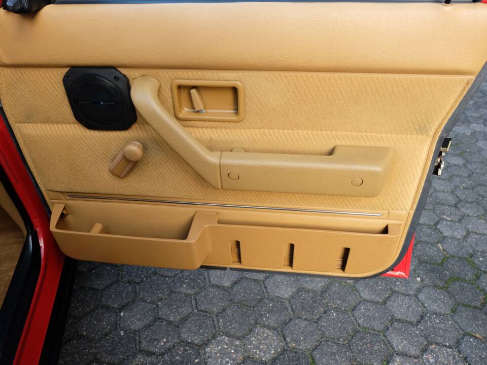 Image 38/75 de Volvo 240 (1986)