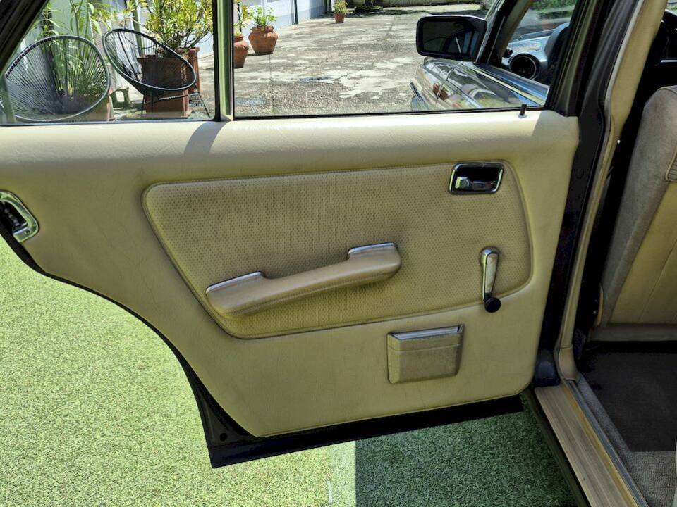 Image 39/71 of Mercedes-Benz 240 D (1980)