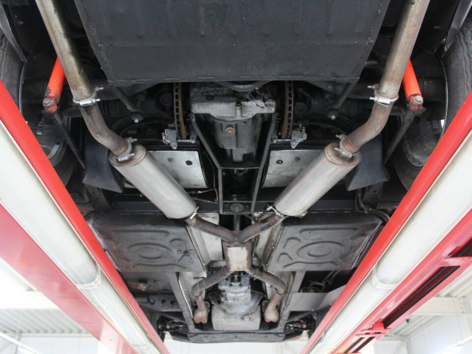 Image 40/50 of Aston Martin DBS V8 (1972)