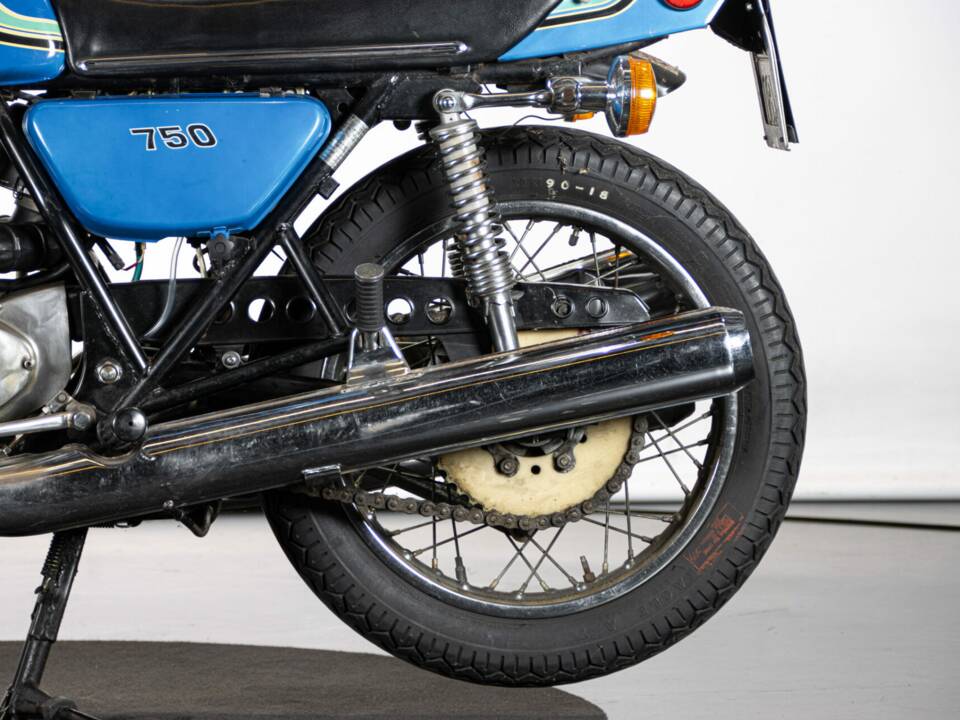 Image 16/48 of Kawasaki 750 H2 Mach IV (1972)