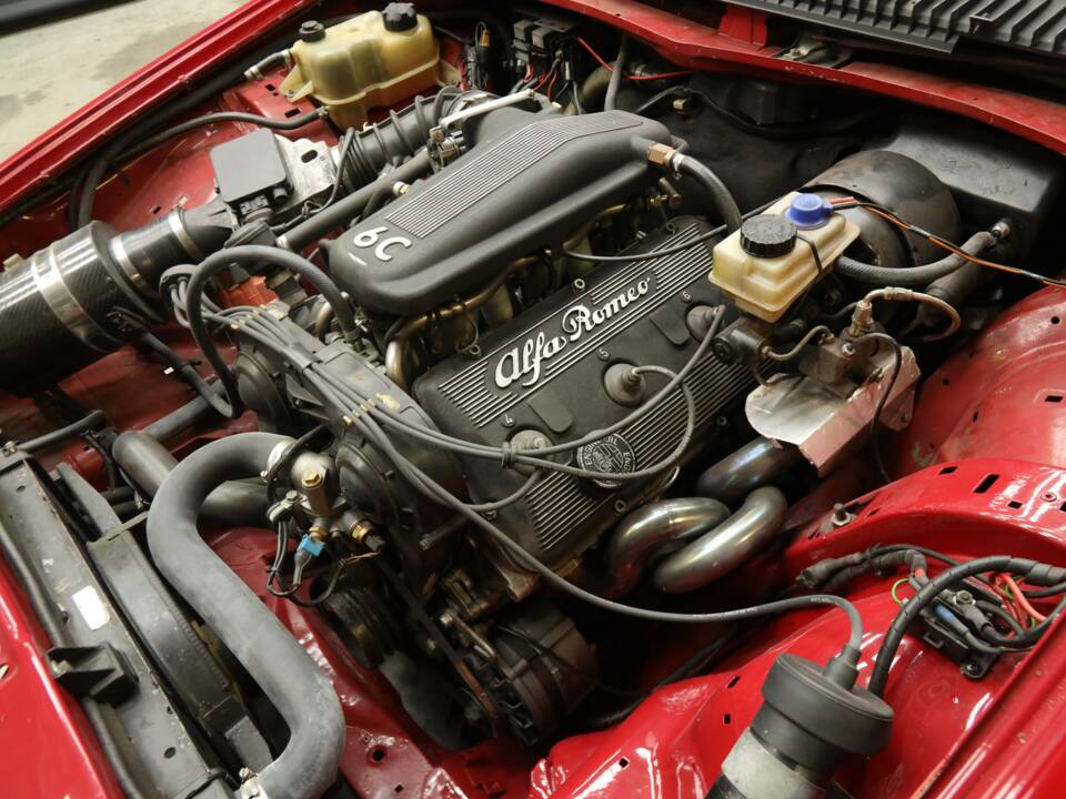 Image 15/50 de Alfa Romeo 75 3.0 V6 QV (1990)