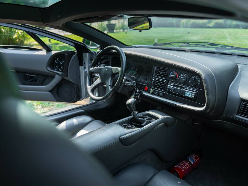 Image 45/50 of Jaguar XJ 220 (1993)